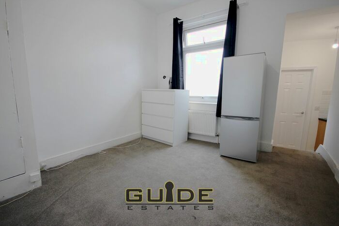 Studio To Rent In Spring Grove Road, Hounslow TW3