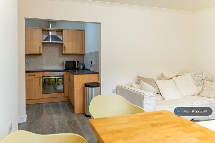 2 Bedroom Flat To Rent In Acland Road, Exeter, EX4