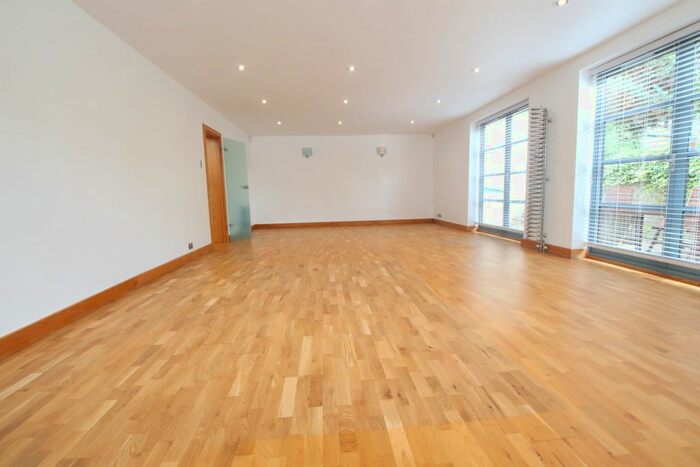 2 Bedroom Detached House To Rent In Courtside, London, N8