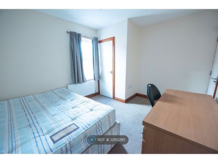 4 Bedroom Terraced House To Rent In Chesterman Street, Reading, RG1