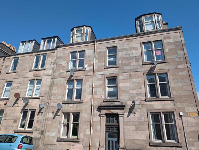 2 Bedroom Flat To Rent In South Street, Greenock, PA16