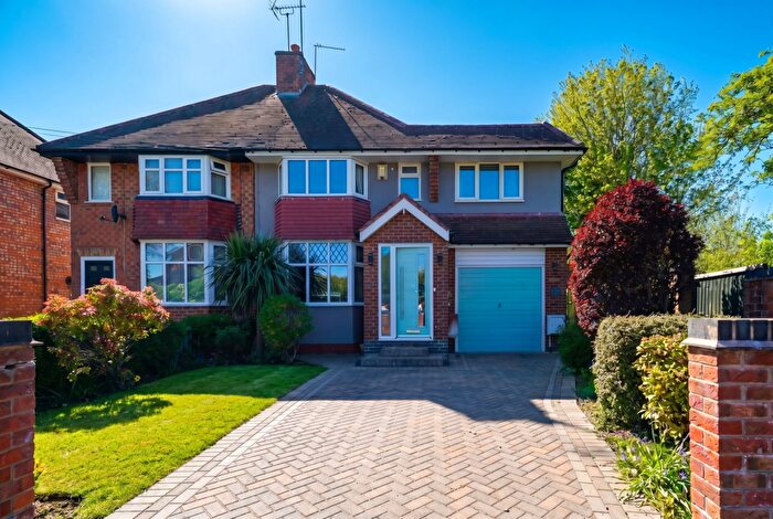 4 Bedroom Semi-Detached House For Sale In Wagon Lane, Solihull, B92