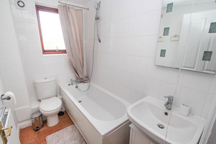 1 Bedroom Flat To Rent In Victoria Street, Stratford, London, E15