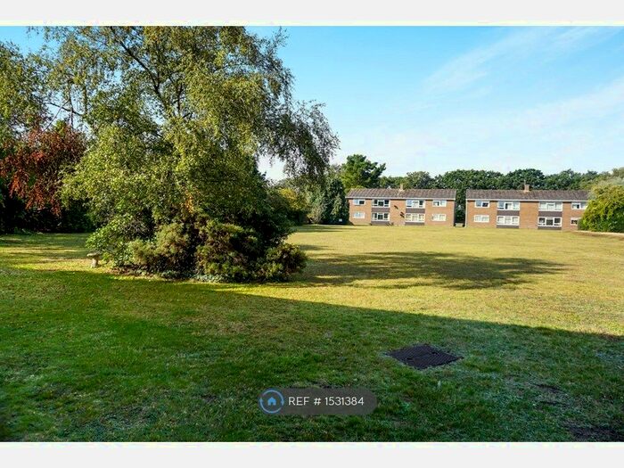 2 Bedroom Flat To Rent In Rowan Drive, Christchurch, BH23