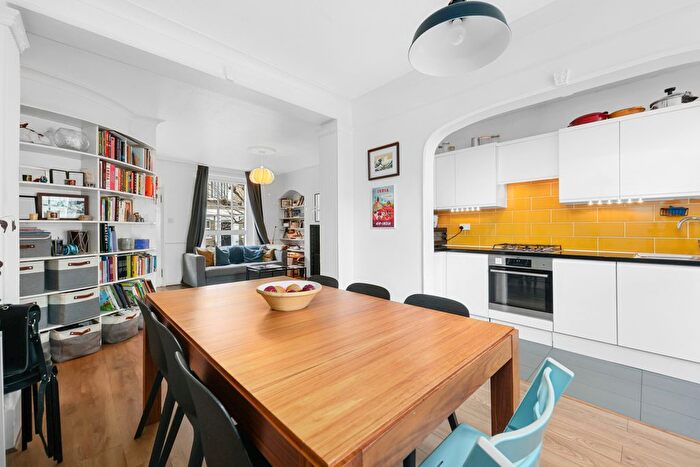 2 Bedroom Flat For Sale In Wilmot Street, Bethnal Green, E2