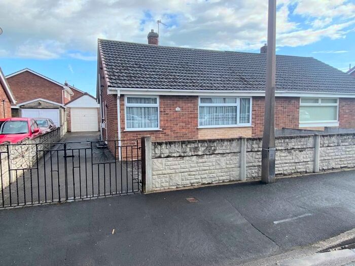 2 Bedroom Semi-Detached Bungalow To Rent In Farm Side, Newhall, Swadlincote, DE11