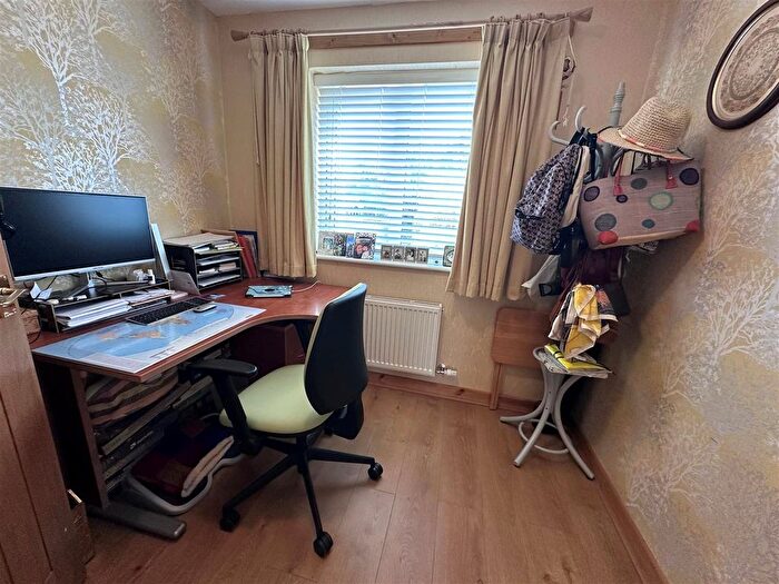 4 Bedroom Detached House For Sale In Maple Close, Calne, SN11