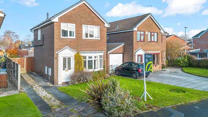 3 Bedroom Detached House For Sale In Thornbush Close, Lowton, WA3