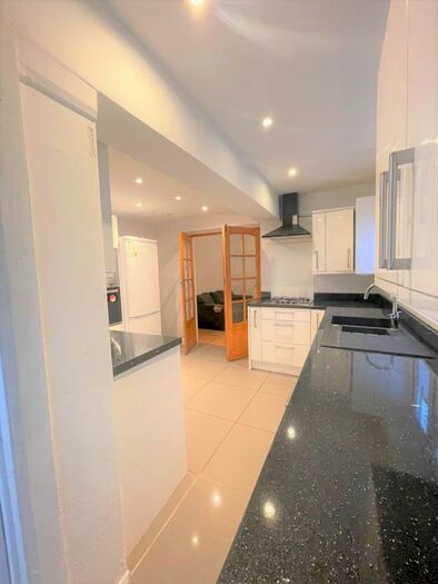 4 Bedroom Terraced House To Rent In Roman Road, London, E6