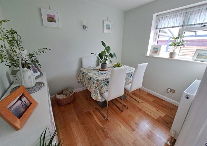 2 Bedroom Detached Bungalow For Sale In Cleveland Garth, Lupset Park, Wakefield, WF2