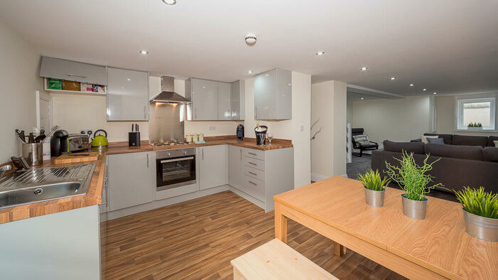 6 Bedroom Terraced House To Rent In Headingley Mount, Headingley, Leeds, LS6