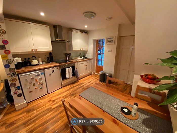 2 Bedroom Terraced House To Rent In Town Place, Reading, RG1