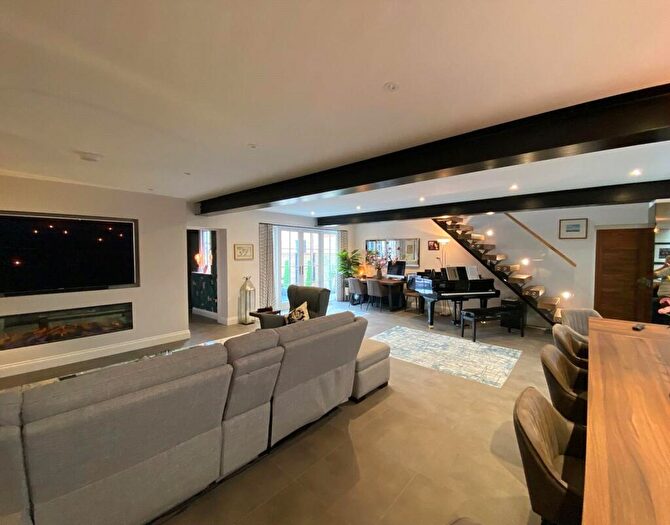 3 Bedroom Terraced House To Rent In Chichester, West Susssex, PO19