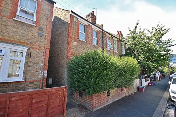2 Bedroom End Of Terrace House For Sale In Myrtle Road, Hounslow, TW3