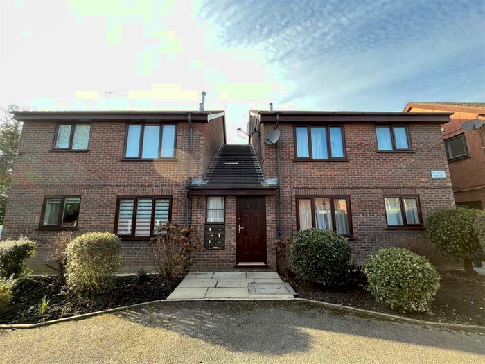 1 Bedroom Flat To Rent In Seymour House, SK9