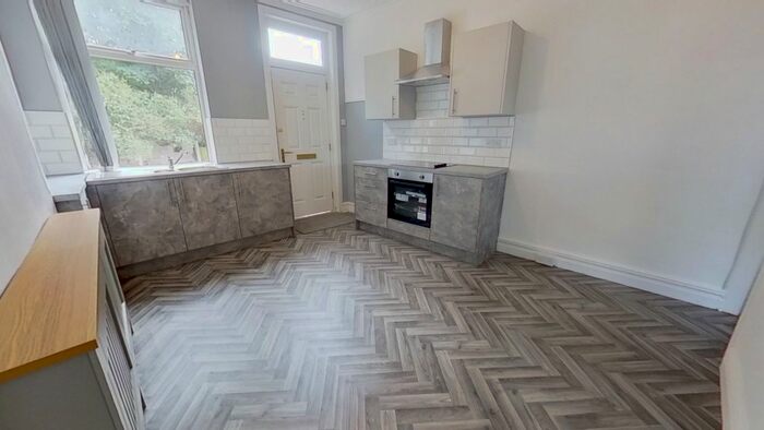 4 Bedroom End Of Terrace House To Rent In Farnley Cresent, Farnley, Leeds, LS12