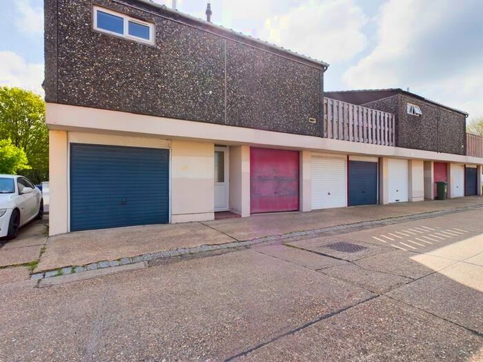 1 Bedroom Maisonette To Rent In Foxglove Road, South Ockendon, RM15