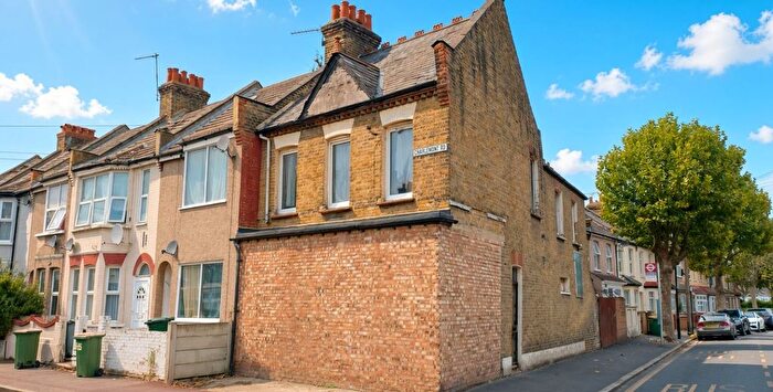 3 Bedroom End Terrace House For Sale In Charlemont Road, East Ham, London, E6