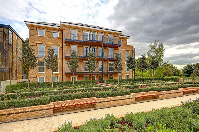 2 Bedroom Flat To Rent In Chambers Park Hill, London, SW20