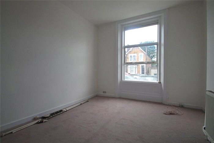 2 Bedroom Flat To Rent In Beaconsfield Road, London, N11