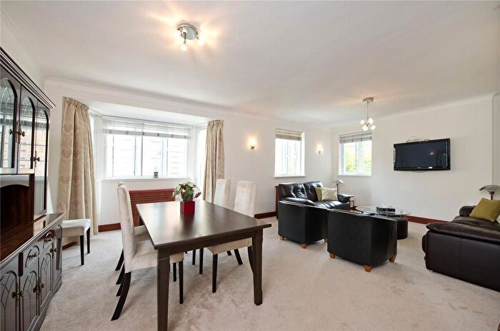 3 Bedroom Flat To Rent In Pembroke Road, Kensington, W8
