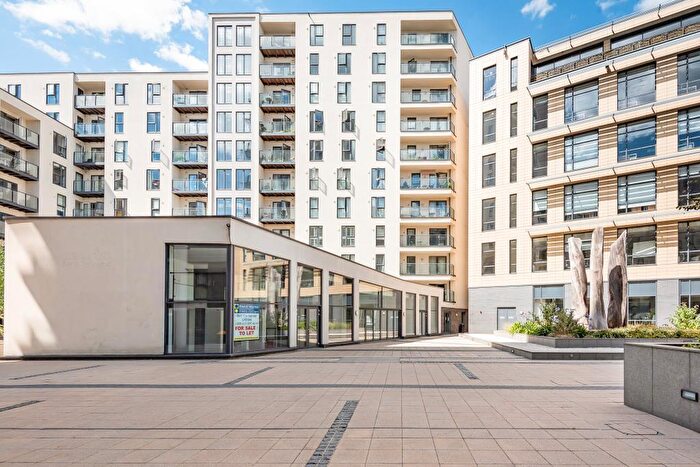 2 Bedroom Flat For Sale In Woking, Surrey, GU22