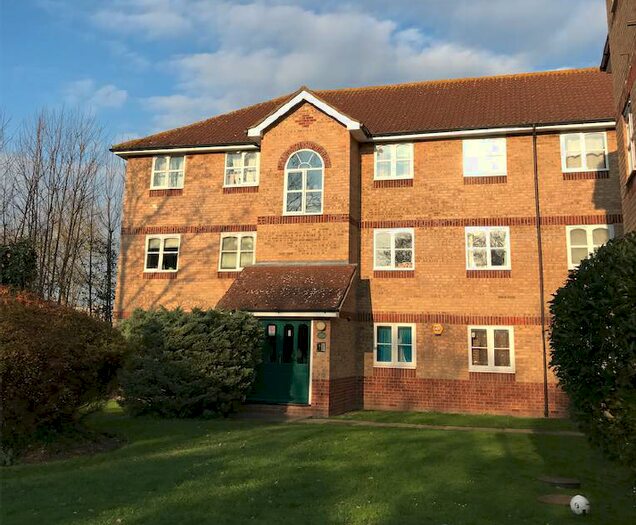 2 Bedroom Flat To Rent In Worcester Gardens, Slough, SL1