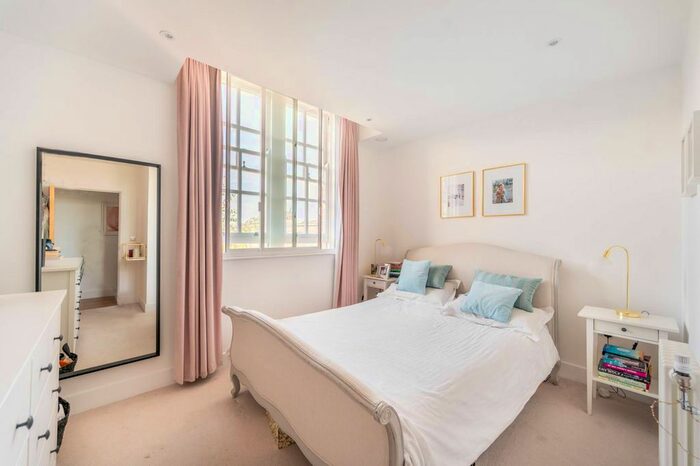 3 Bedroom Flat To Rent In Harrow Road, Westbourne Park, London, W9