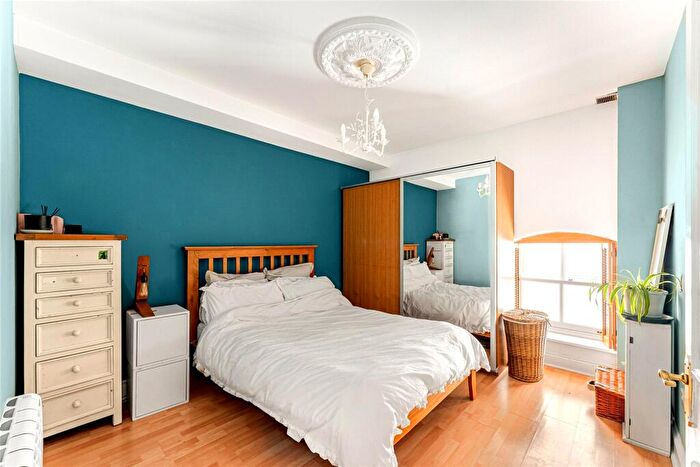 2 Bedroom Apartment For Sale In Albion Yard, Whitechapel Road, London, E1 - Photo 4