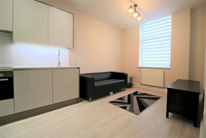 1 Bedroom Flat To Rent In Westcombe House, Uxbridge, UB8