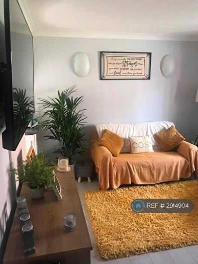 1 Bedroom Flat To Rent In Keswick Court, Slough, SL2