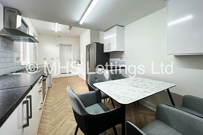 5 Bedroom Terraced House To Rent In Broomfield Crescent, Leeds, LS6