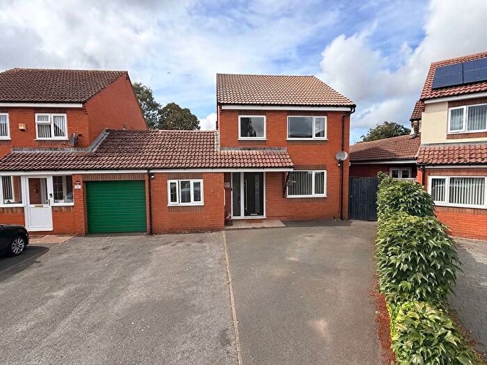 4 Bedroom Link Detached House To Rent In Dowell Close, Taunton, TA2