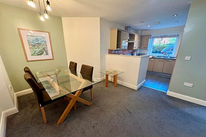 2 Bedroom Apartment For Sale In Withington Road, Whalley Range, M16