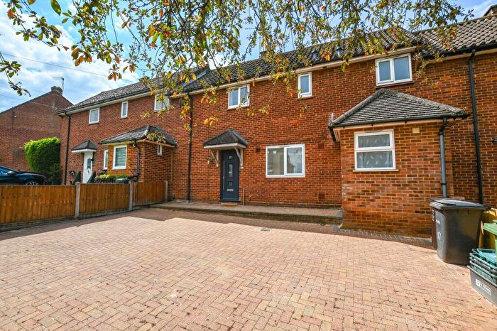 3 Bedroom Terraced House For Sale In Trumpington Drive, St. Albans, AL1