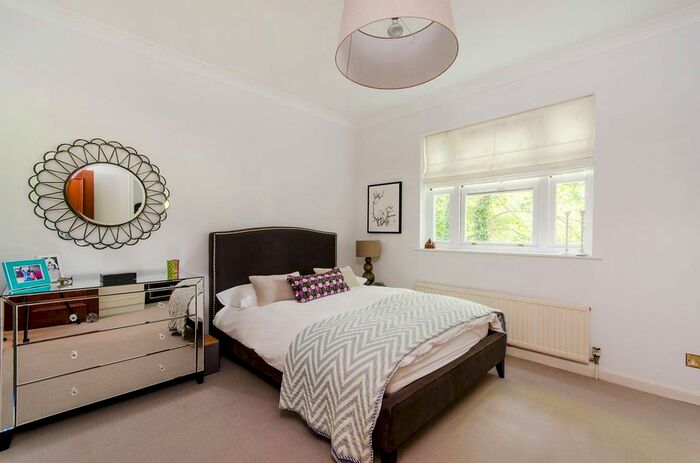 2 Bedroom Flat To Rent In Roxeth Hill, Harrow, HA2