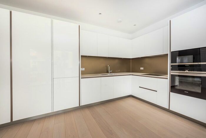 2 Bedroom Flat To Rent In Pinewood Gardens, Teddington, TW11