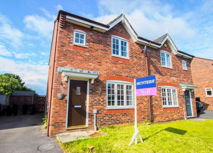 3 Bedroom Semi-Detached House To Rent In Wagstaffe Close, Blackburn, BB2