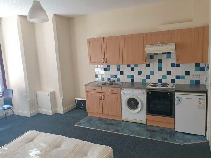 Studio To Rent In Grosvenor Gardens, London, NW2