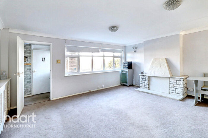 4 Bedroom Semi Detached House For Sale In Upper Rainham Road, Hornchurch, RM12