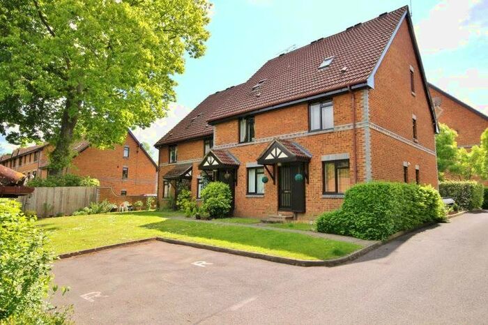 2 Bedroom Maisonette To Rent In Tintagel Way, Woking, Surrey, GU22