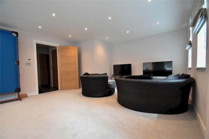 2 Bedroom Apartment To Rent In Station Road, Gerrards Cross, SL9