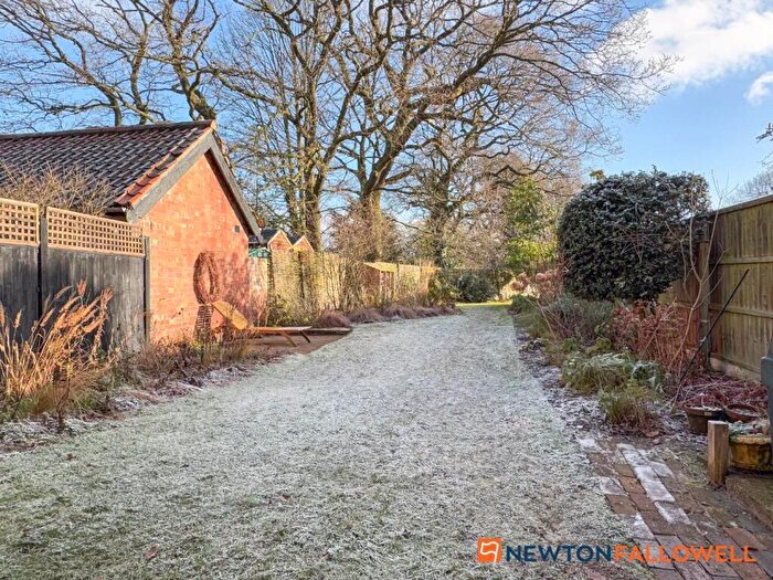 2 Bedroom Cottage For Sale In Summers Terrace, Eagle Road, Swinderby, LN6