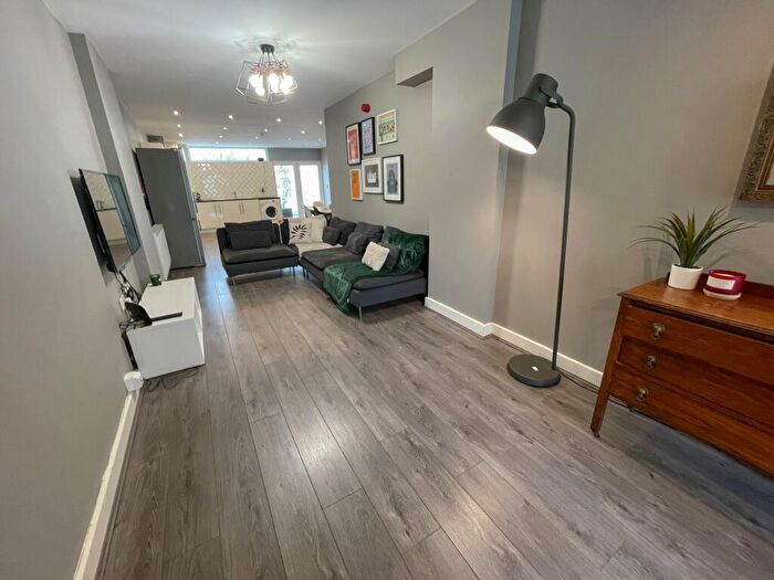 6 Bedroom House To Rent In Pownall Square, L3