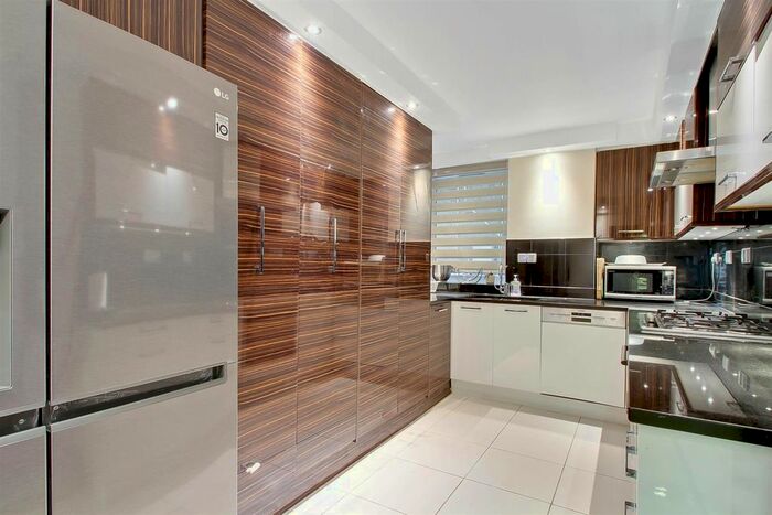 3 Bedroom Flat To Rent In Crawford Street, Marylebone, London, W1H