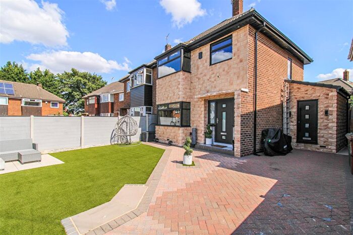 3 Bedroom Semi-detached House For Sale In Riverside Villas, Wakefield, WF2