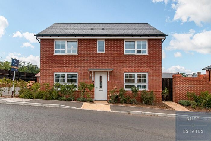 3 Bedroom Detached House For Sale In Holwill Close, Exeter, EX2
