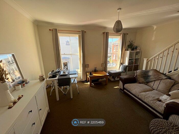 2 Bedroom Flat To Rent In Chichester Terrace, Horsham, RH12