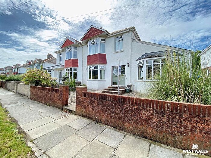 3 Bedroom Semi-Detached House For Sale In Crowhill, Haverfordwest, SA61