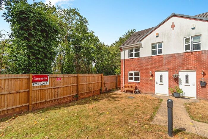 3 Bedroom Semi-detached House For Sale In Meadowbrook Close, Hednesford, Cannock, WS12